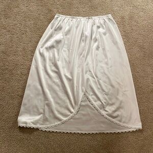 Warner’s perfect measure half slip size small